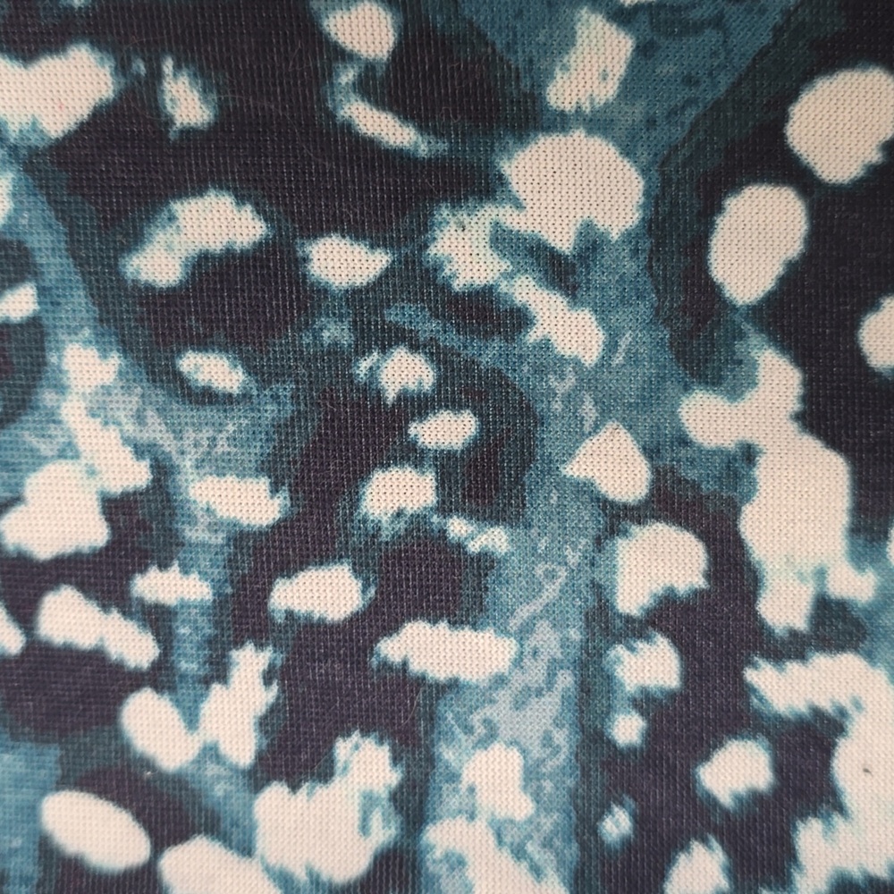 Old Navy Active Key Hole Back Top - Picture 3 of 5